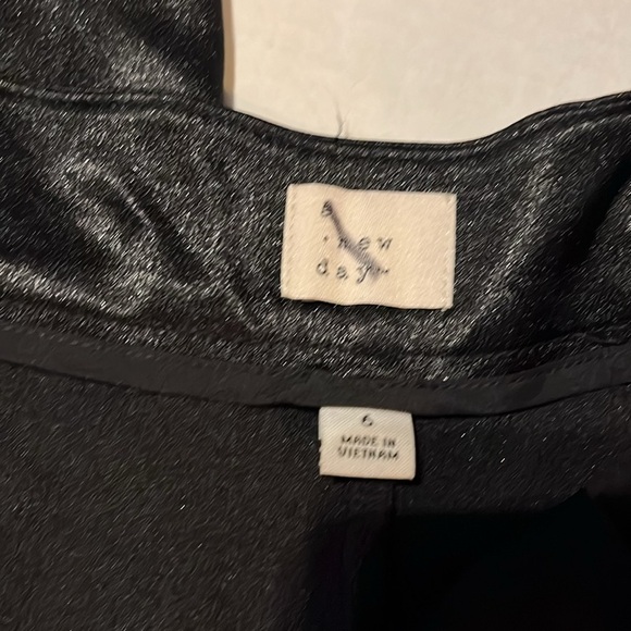 New-a new day-6-black-high-rise, satin, pleated, wide leg, slouchy, cargo pants. - Picture 9 of 15